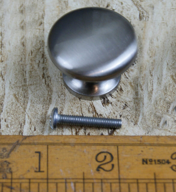 Knob Plain Shaker Brushed Nickel on Iron 35mm