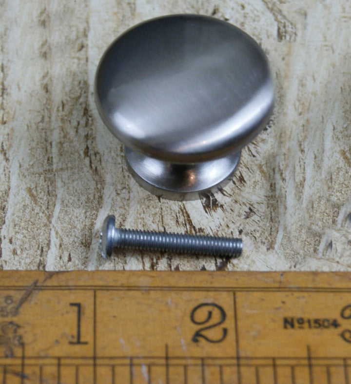 Knob Plain Shaker Brushed Nickel on Iron 35mm