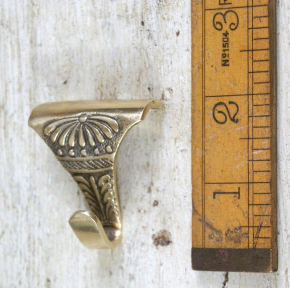 Picture Rail Hook SUNRISE CAST Antique Brass 40mm – Cottingham Collection