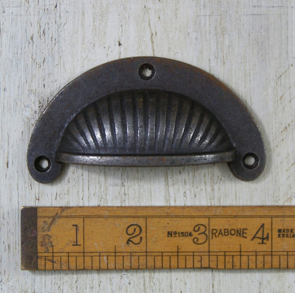 Cup Handle Ridged Design Cast Antique Iron 95mm (IMDRP1)