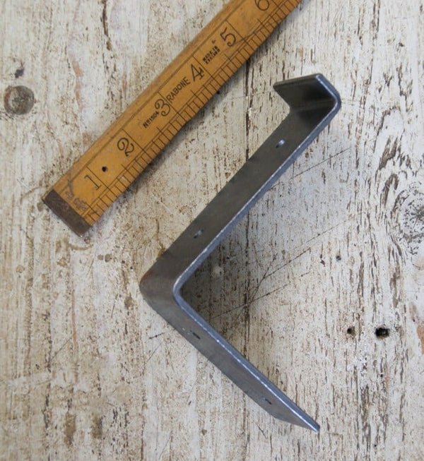 Shelf Bracket UTILITY Medium Duty Angle Steel Lip 100mm x 125mm