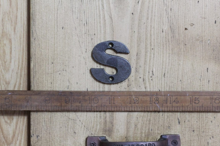 Cast Iron LETTER S 50mm High Antique Iron